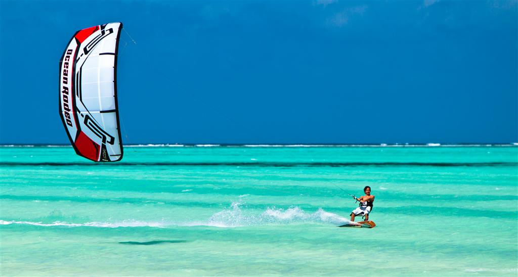 Kitesurfing